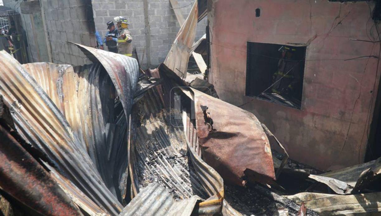 Desgarradoras imágenes del incendio que apagó las vidas de madre e hija en San Pedro Sula