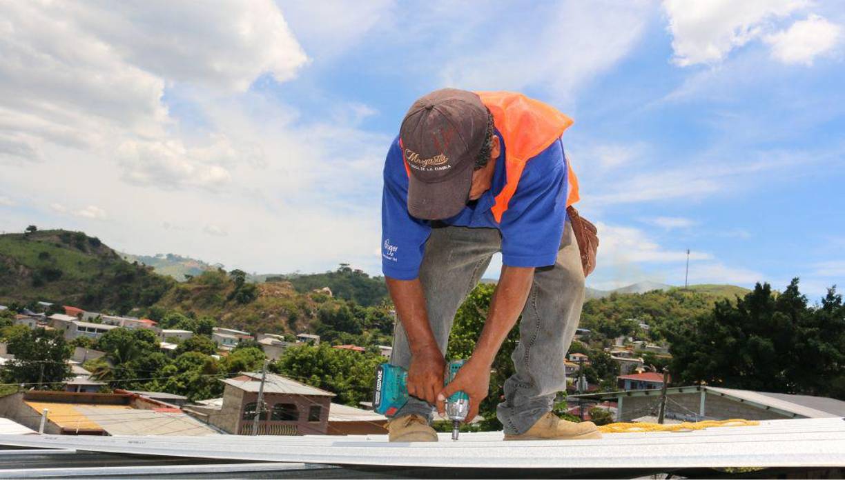 En cuanto al Centro Comunal, mencionó que ya culminaron con la estructura donde instalarán la cubierta del techo, después la fundición del piso y para finalizar procederán con las divisiones internas.