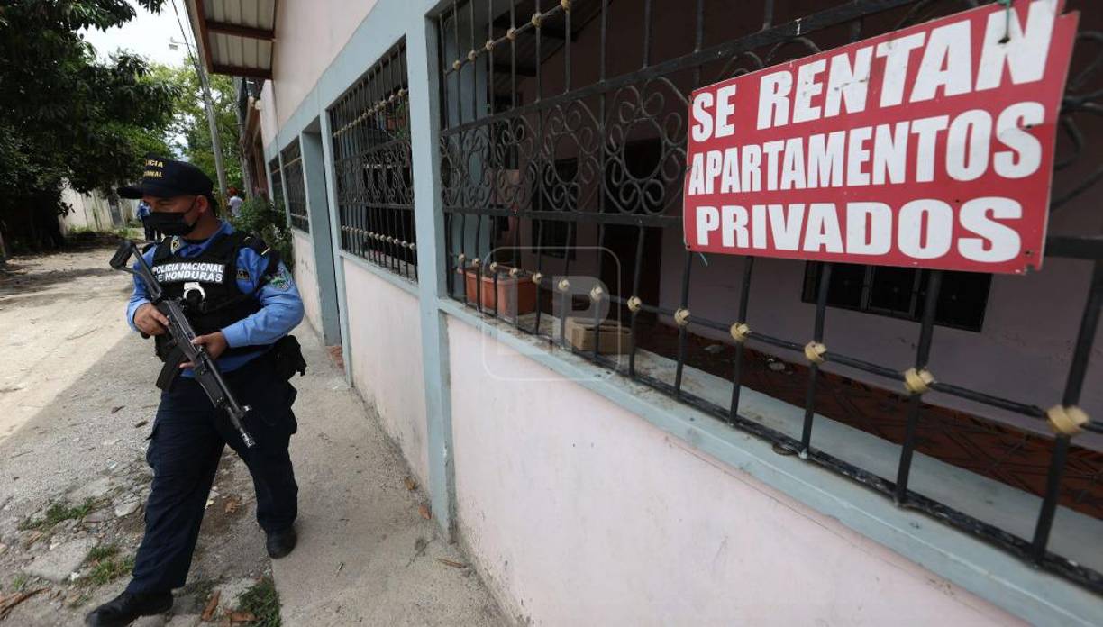 Casas, apartamentos y otras propiedades quedaron vacías en Chamelecón. Ahora solo uniformados circulan por esas calles.