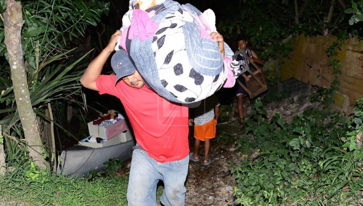Primeras familias han evacuado a orillas del Ulúa, en diversas colonias ribereñas y especialmente en los campos bananeros aledaños al Ulúa. 