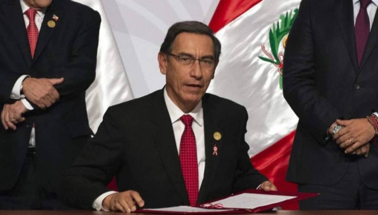 <b>Martín Vizcarra (2018-2020)</b>Fue expulsado por el Congreso Nacional luego de ser acusado de recibir 2,3 millones de soles como sobornos de dos empresas que ganaron una licitación mientras él era gobernandor en 2014.