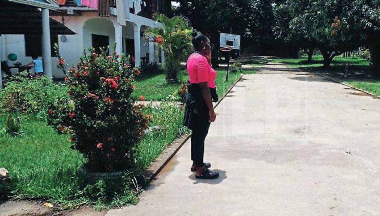 La esposa del director Yoleth Carolina Gutiérrez Rivera y la psicóloga del albergue Elizabeth López Domínguez y la cuidadora o tía Sandra del Carmen Cruz Morales también fueron apresadas. El 8 de agosto la Atic detuvo a Sayra Johana Romero Inestroza, quien era otra de las cuidadoras.