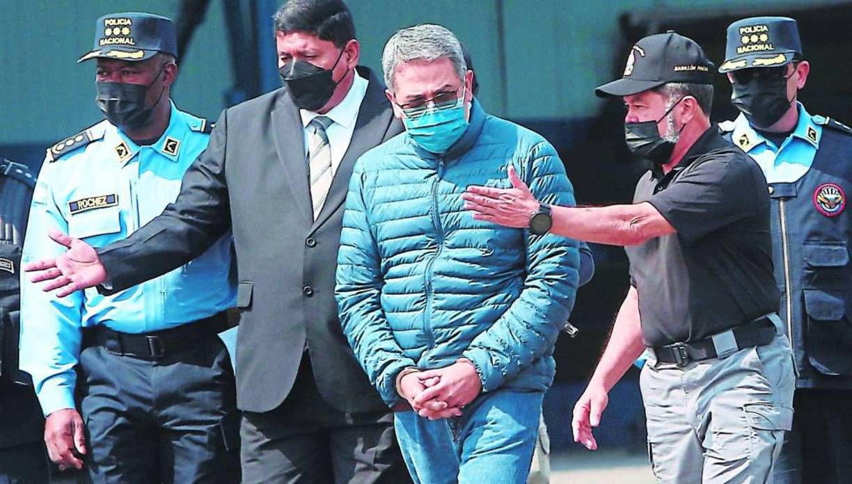 29. Juan Orlando Hernández Alvarado.El expresidente, Juan Orlando Hernández, fue extraditado este jueves 21 de abril, solicitado por la Corte del Distrito Sur de New York, Estados Unidos por tres cargos relacionados al narcotráfico y al uso de armas de fuego.