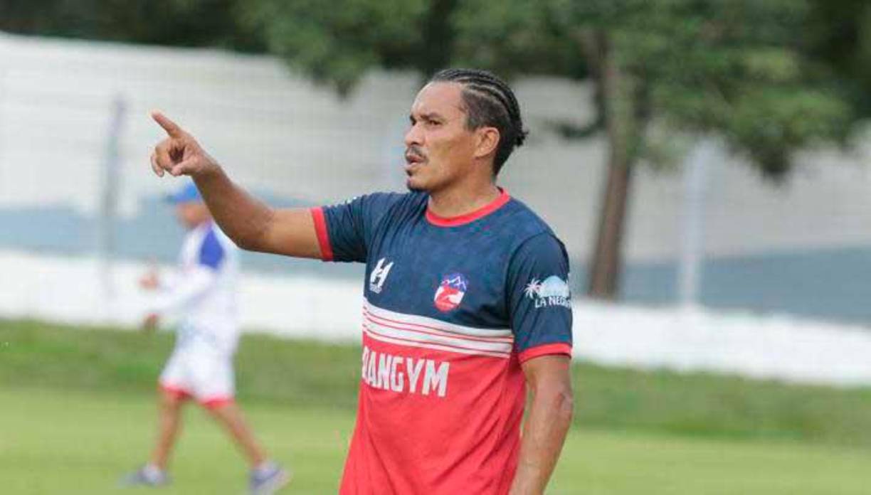 Rambo llegó a formar parte de 25 equipos, de los que resaltan clubes mexicanos, uruguayos, hondureños e italianos entre ellos Torino, Fiorentina, Parma y Génova.