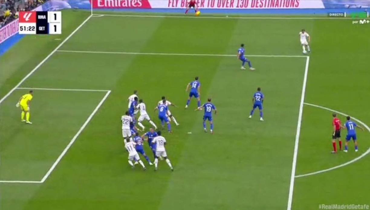 El VAR analizó la polémica jugada del gol de Joselu por supuesta posición adelantada.