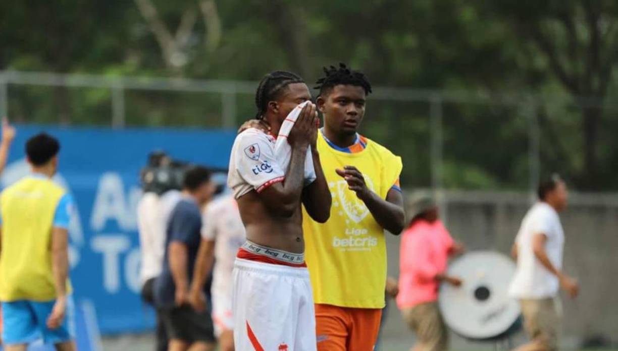 Mediante comunicado, el cuadro cocotero notificó sorpresivamente su retiro del balompié catracho en una noticia que sacude al fútbol de Honduras.