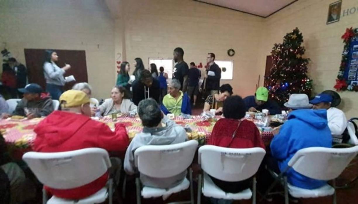 Romell Quioto compartió un buen momento con el exjugador Jorge 'El Indio' Urquía.