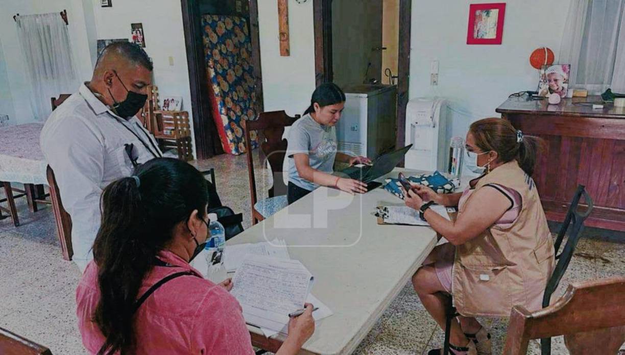 Mientras relataban lo sucedido lloraron y por momentos que sus voces se quebraban, porque no podían seguir contando lo que pasaron varios años.“Temblaban, lloraban, era horrible escuchar lo que les hacían adentro de ese lugar”, comentó uno de los expertos que presenció las declaraciones de los niños.