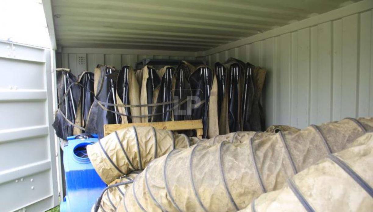 Además, con las inspecciones de campo y pericias de expertos de Ingeniería Civil y Biomédica, se acreditó que el proyecto fallido se instaló en un predio de tierra (campo de fútbol) inundable y sin estudios topógráficos.