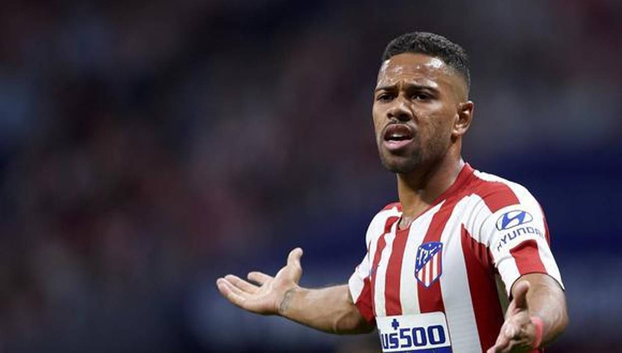 El lateral brasileño Renan Lodi no seguirá en el Atlético de Madrid y será nuevo jugador del Nottingham Forest de la Premier League de Inglaterra. 