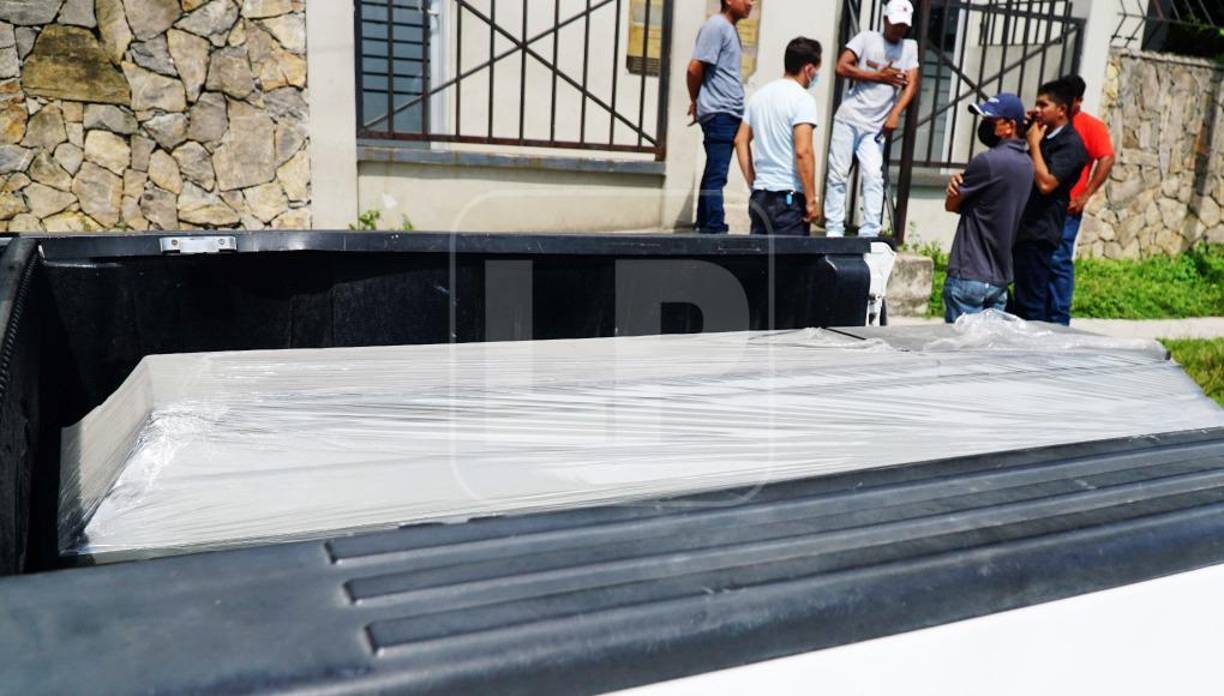 Los cuerpos de los jóvenes fueron entregados este jueves a familiares en la morgue sampedrana. 