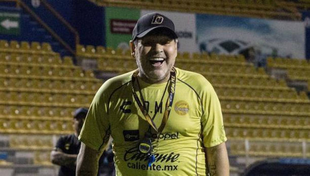 Maradona no paró ahí. “En Argentina estamos tan mal que no aprendemos cómo flotar teniendo a César Luis Menotti, Ricardo Gareca, Gustavo Alfaro, Marcelo Gallardo, Guillermo Barros Schelotto. Tenemos un montón de técnicos buenos y está Scaloni, los argentinos vivimos el mundo al revés”, dijo.