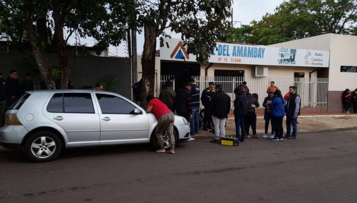 El comisario Nery Portillo jefe de Prevención de Hechos Punibles del departamento de Amambay, cuya capital es Pedro Juan Caballero, precisó que las amenazas contra el periodista datan de junio. “Le dijeron que se calle y que dejara de investigar unos hechos”, relató.