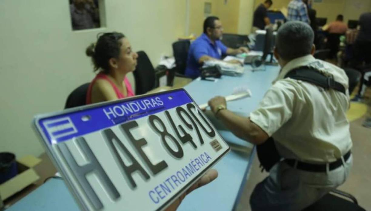 El Instituto de la Propiedad (IP), aún está pendiente de entregar más de 80 mil placas a propietarios de vehículos de transporte público.