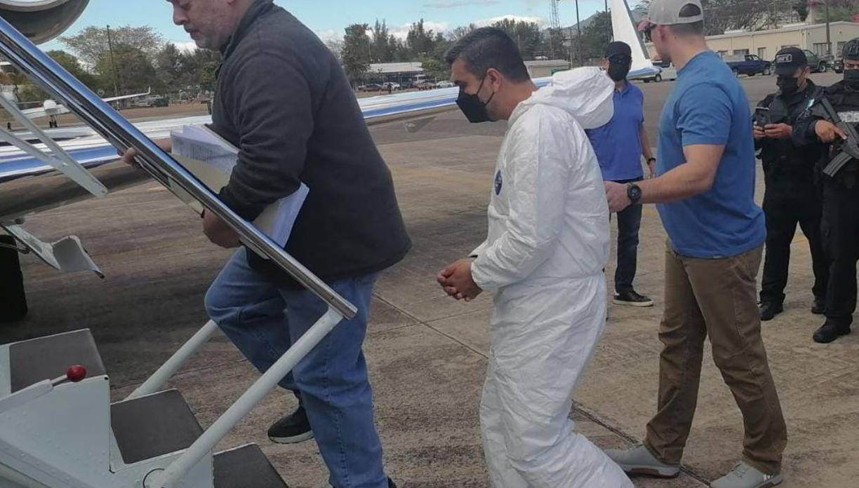 Arnaldo Urbina Soto, exalcalde de Yoro, Yoro, ya está volando hacia Nueva York, EEUU, luego de ser entregado por Honduras en extradición.