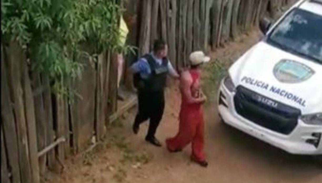 La madre de Jeremy Daniel llegó al lugar donde su vástago yacía muerto, tapado con una sábana blanca.