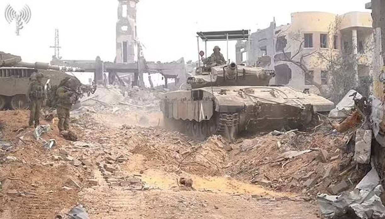 Las fuerzas israelíes están “librando encarnizados combates con los terroristas de Hamás en el interior de la Franja de Gaza”, informó el ejército y precisó que decenas de combatientes palestinos fueron abatidos en las últimas horas.