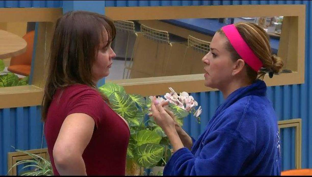 “Es un tema que no voy a tocar. La respeto y le deseo lo mejor. Espero que recupere su vida, que Dios la bendiga. No le deseo mal. Es una relación que se fracturó, pero igual la respeto, la quiero, que Dios la bendiga. Por ahora no veo necesario un encuentro, pero si la vida quiere que volvamos a acercarnos, así será”.