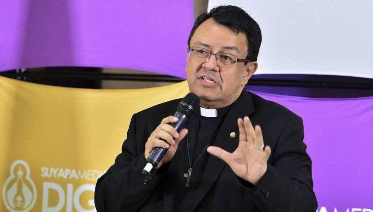 14. Padre Juan Ángel López: “Cuando la ética y la integridad valen menos que la filiación política y que el compadrazgo, la conciencia y la justicia... pierden su clase. Decía mi abuela: ´La misma mica en distinto palo´”. 