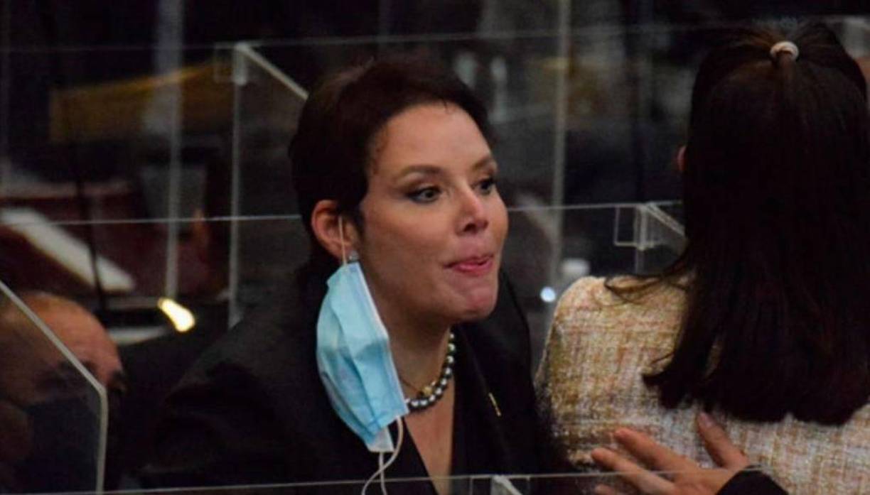 No obstante, la ahora parlamentaria del Partido Liberal ha denunciado trabas y negativas por parte de la directiva del Congreso, dirigida por Redondo y otros congresistas del partido Libertad y Refundación (Libre), al cual Valle pertenecía anteriormente. 