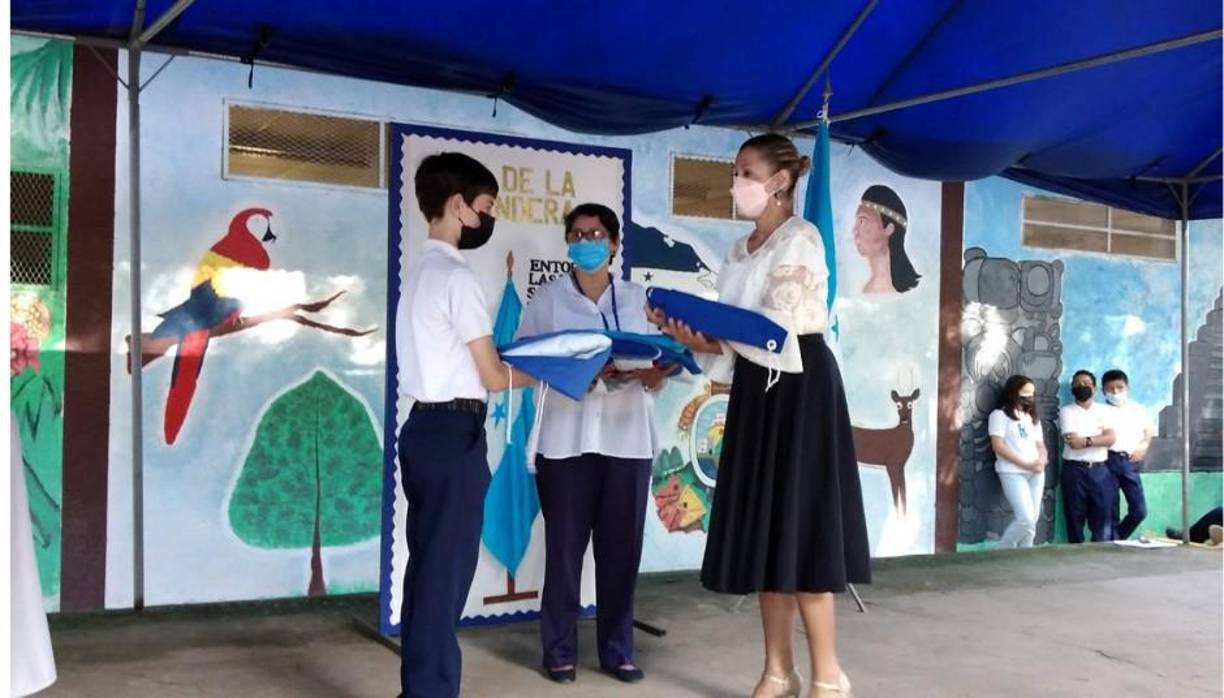 Instituto Tecnológico Santo Tomás se unió a la conmoración del símbolo mayor, La Bandera, en este mes patriótico. 
