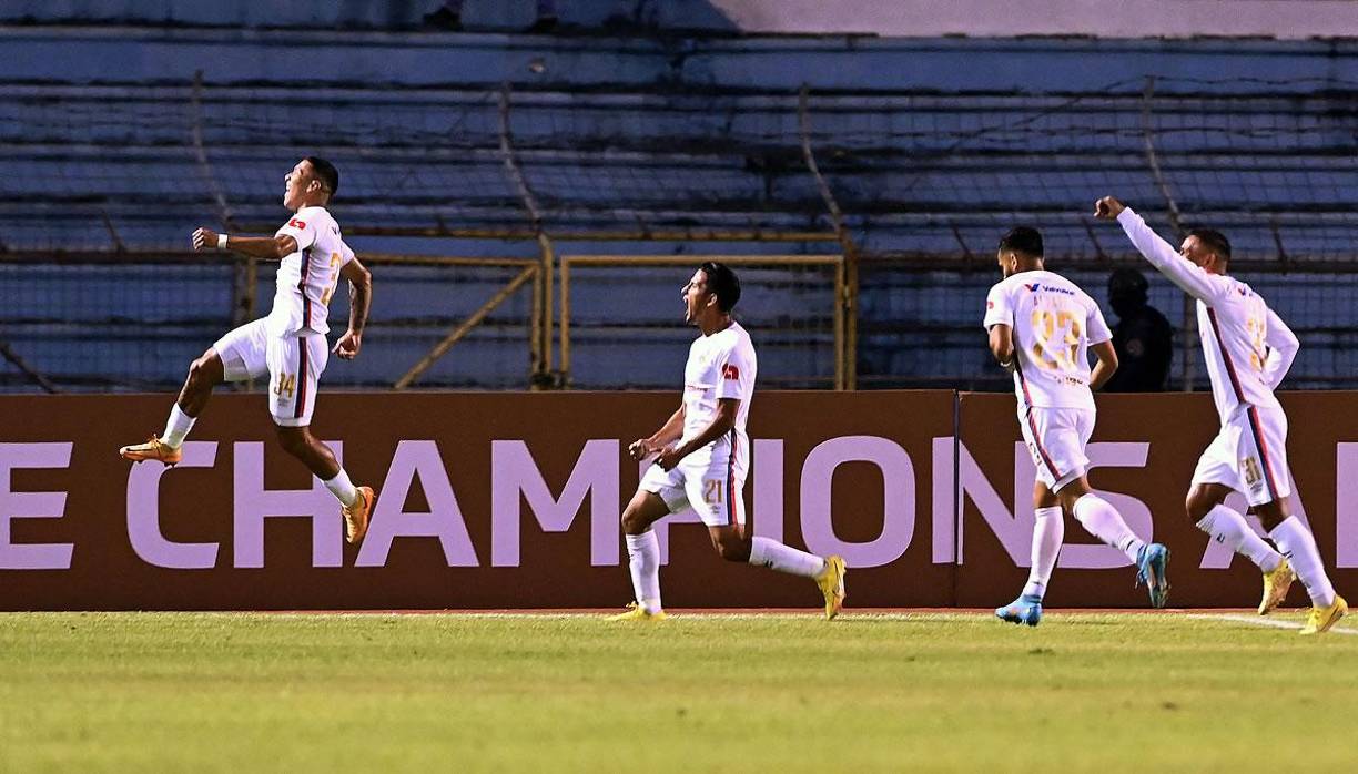 Secuencia de la celebración de Kevin López tras marcar el gol del 1-0 del Olimpia contra el Atlas.