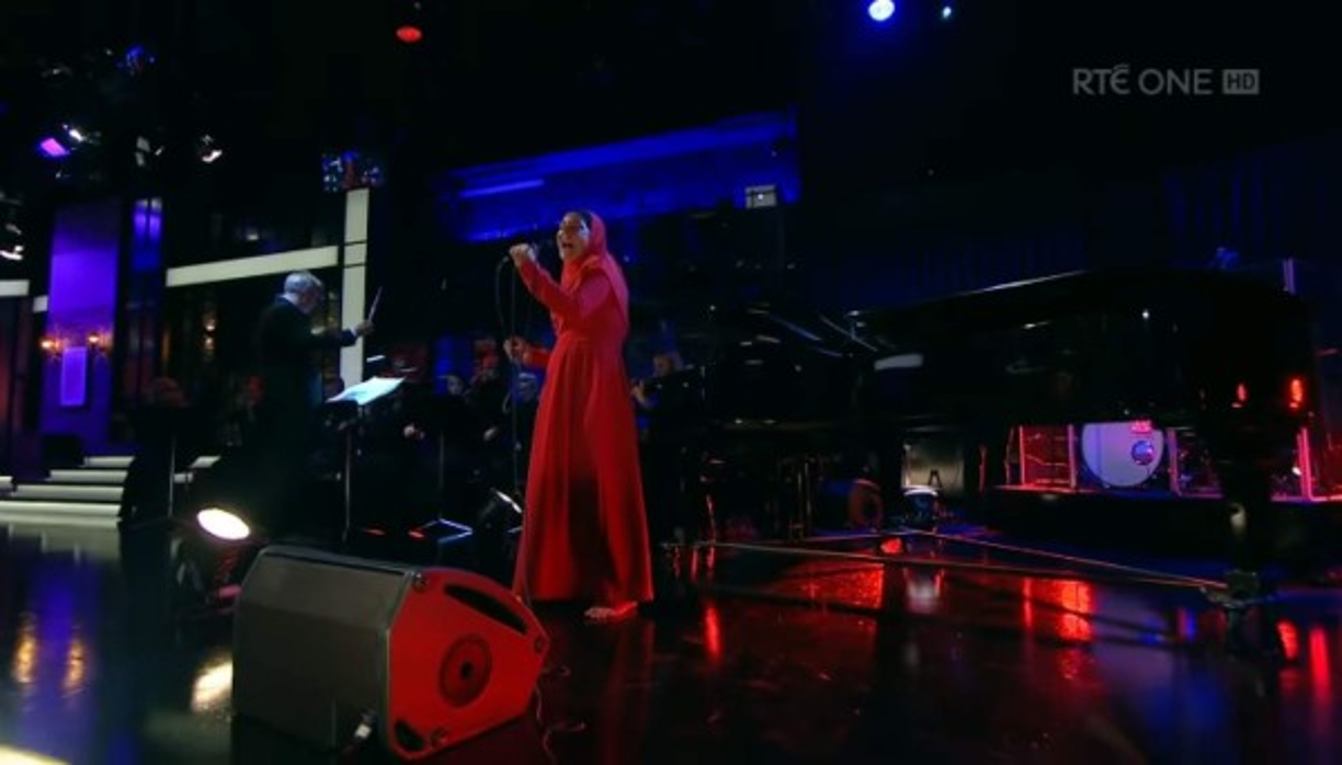 'La palabra' revertir 'se refiere a la idea de que si estudiaras el Corán te darías cuenta de que fuiste musulmán toda tu vida y no te diste cuenta. Eso es lo que me pasó a mí ', dijo en el Late Late Show del viernes por la noche.<br/><br/>