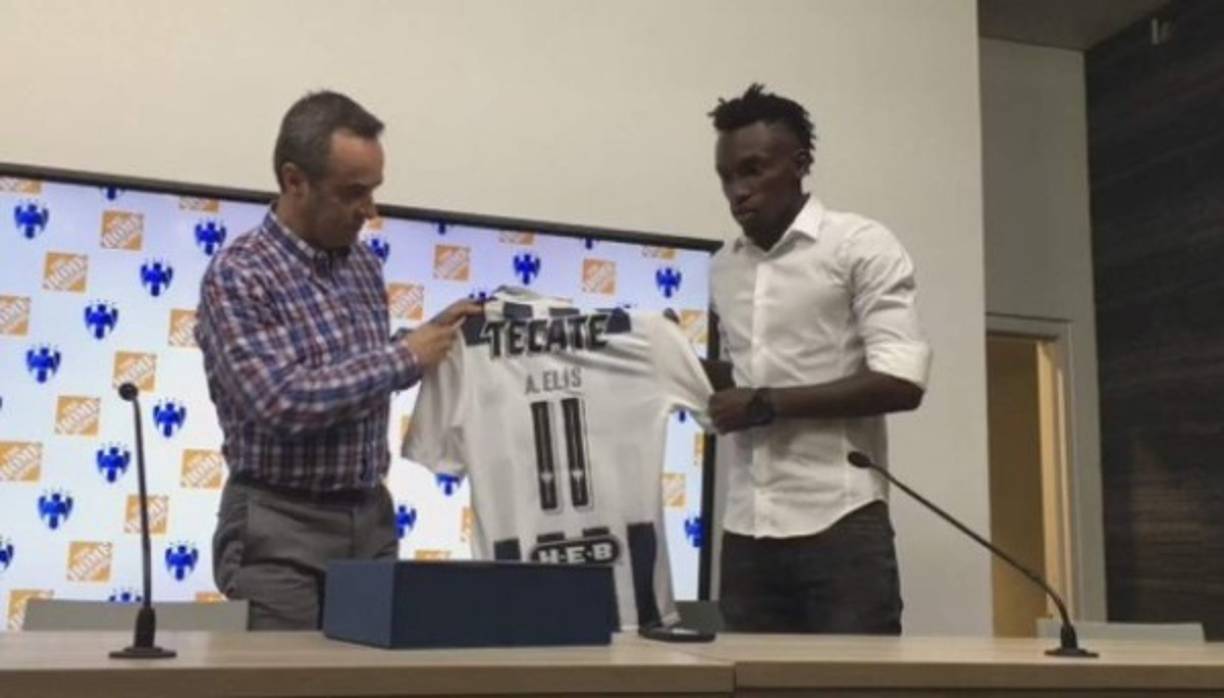 El presidente deportivo del Monterrey, Luis Miguel Salvador, se encargó de presentar al catracho.