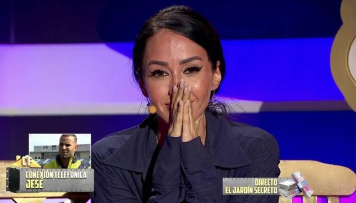 'Buenas noches, bebé. Quiero decirte algo. Si estás feliz continúa, si no estás feliz no estás obligada a estar ahí. Me encanta verte feliz pero creo que no estás feliz. Si quieres continuar tienes que ganar', dijo el futbolista dejando a Aurah en shock al escucharlo al otro lado del teléfono. '¿En serio? No me lo puedo creer, ¿eres tú? No sé qué decirte, no me lo puedo creer', expresó muy sorprendida. 'He estado con bebé Nyan y está súper bien. Todo está bien', insistió Jesé.