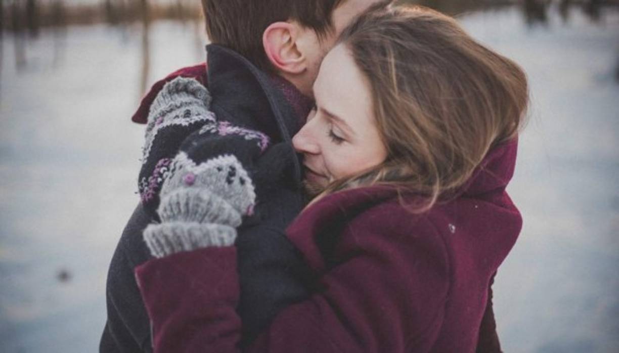 Si uno de los planes para el 2019 es encontrar el amor de tu vida, el primer abrazo lo debes dar a alguien del sexo opuesto.