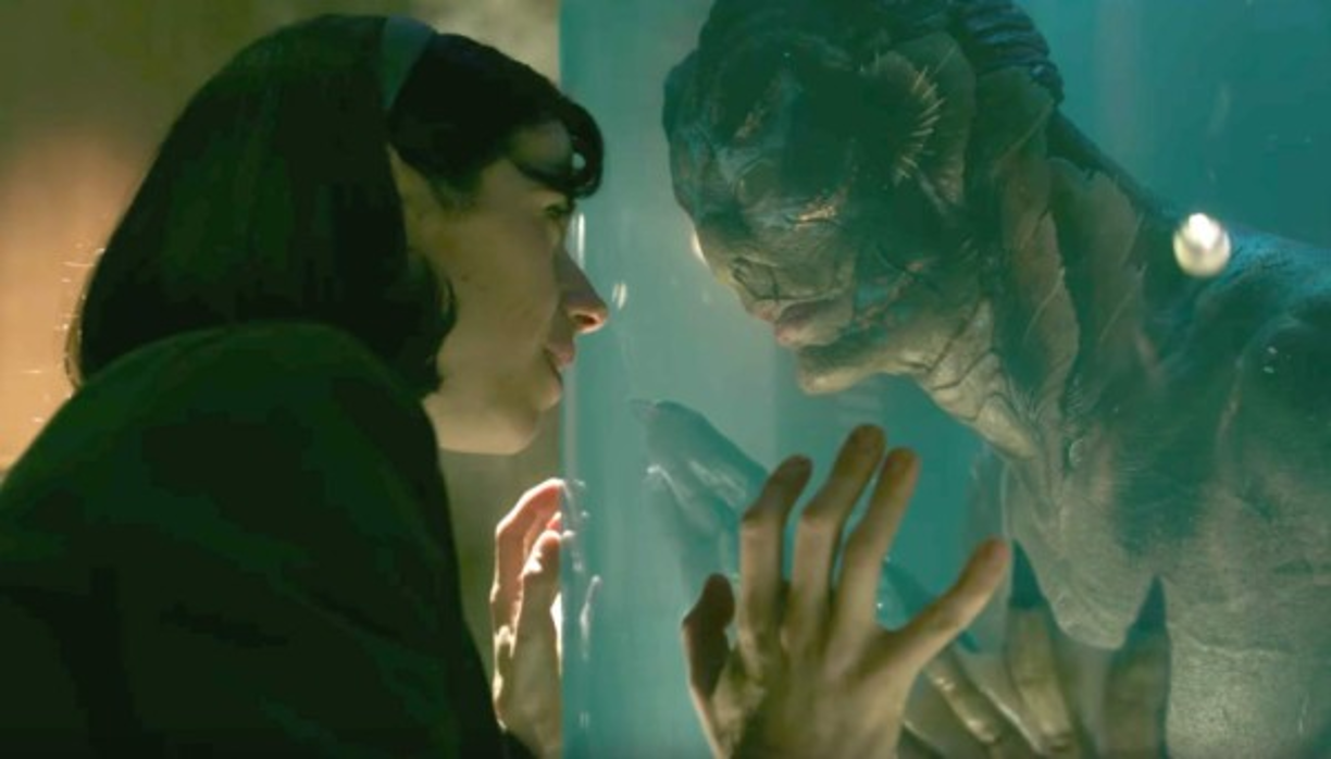 'La forma del agua' del mexicano Guillermo del Toro recibió este martes el mayor número de nominaciones a la próxima entrega de los premios Óscar, al entrar en 13 categorías. 'Dunkerque' le siguió con ocho y 'Tres anuncios por un crimen', con siete. La cinta fantástica de Del Toro cuenta una historia de amor entre una limpiadora muda y una criatura anfibia guardada en un tanque de agua en una instalación militar de Estados Unidos en plena Guerra Fría.<br/><br/>