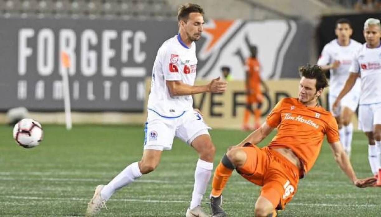 Matías Morales tuvo un saldo de seis partidos jugados, tres choques como titular y cero tantos. 