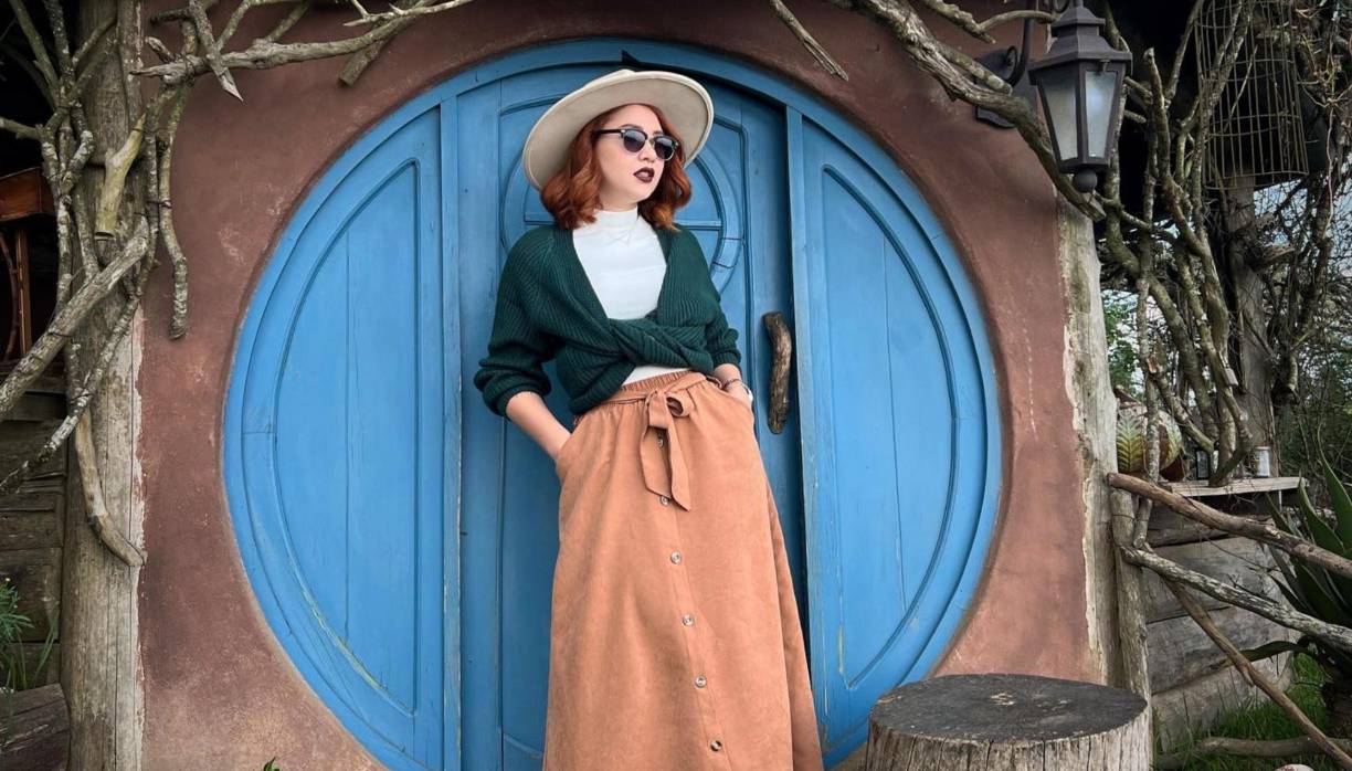 “De todas las decisiones de mi vida, esta ha sido una de las más difíciles, porque me voy queriendo quedarme. Me voy queriendo luchar aquí, pero mi batalla está a solas, conmigo misma”, explicó Jennifer Aplícano en una conmovedora carta que compartió en sus redes sociales. 