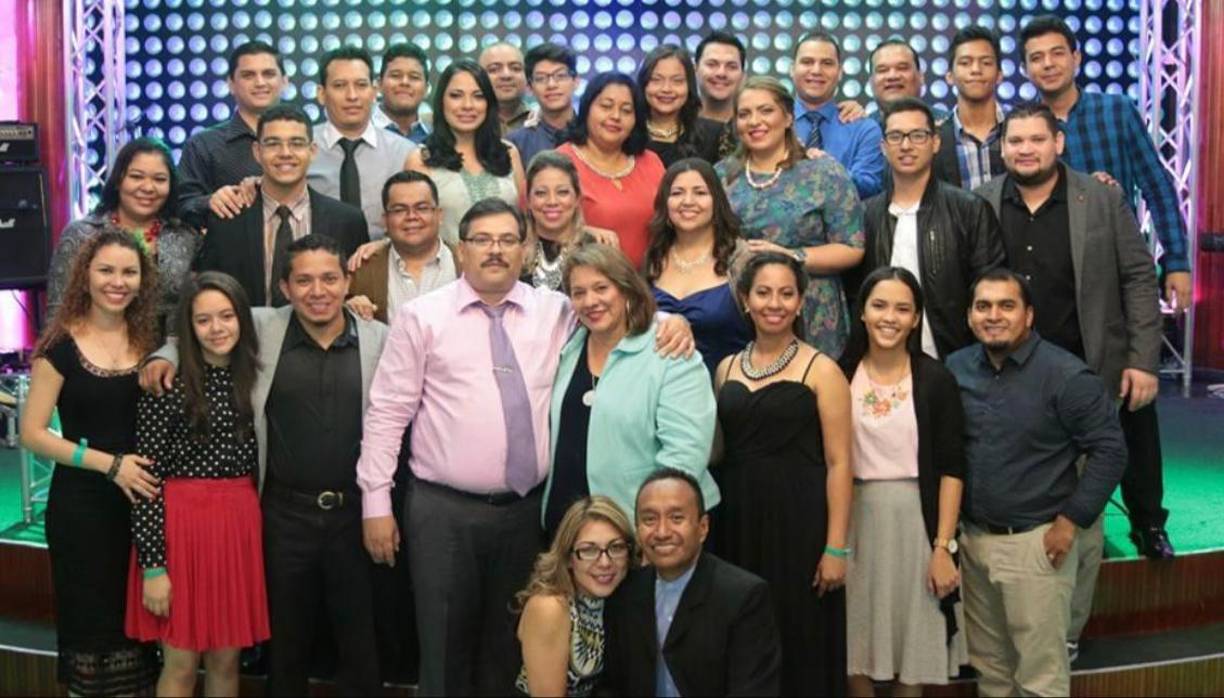 En entrevista con LA PRENSA, el joven compartió que su interés por la música comenzó desde temprana edad, ya que creció viendo a sus padres Irma Mancía y Marvin Paz sirviendo en el ministerio de alabanza de su iglesia.