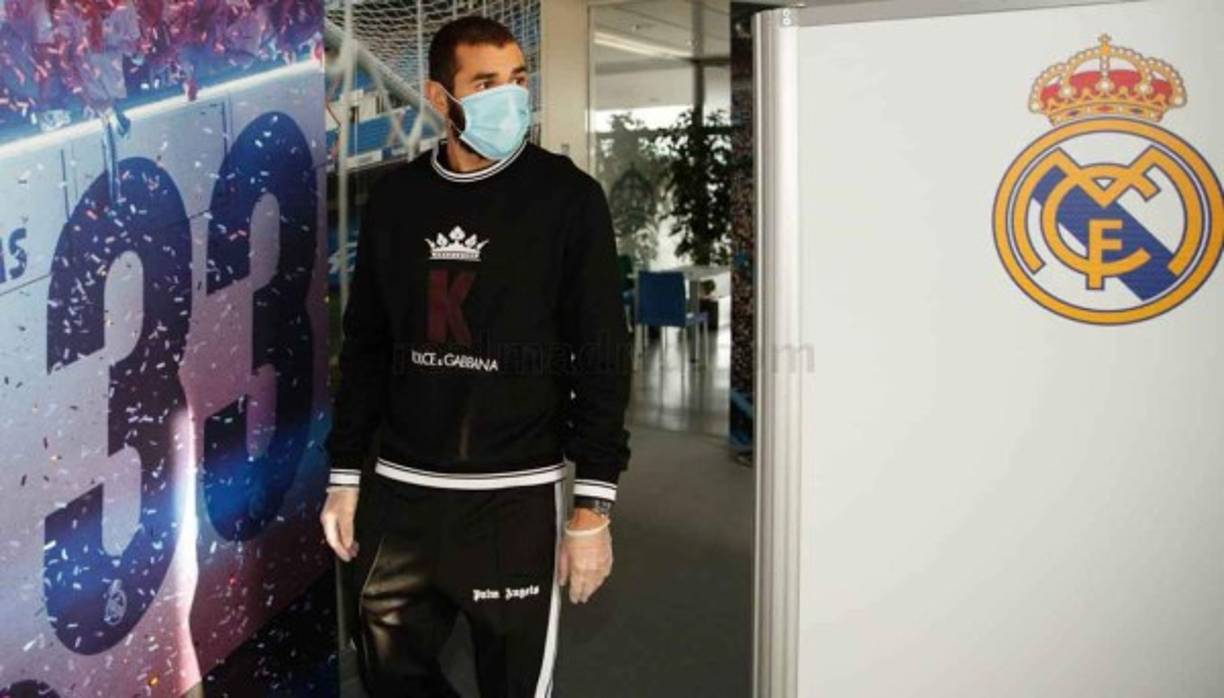 Este miércoles, uno a uno, fueron llegando los jugadores a la sede del cuadro blanco para practicarse los tests de COVID-19. En caso de que los resultados sean favorables, se habla de entrenar de nuevo el próximo viernes.<br/>