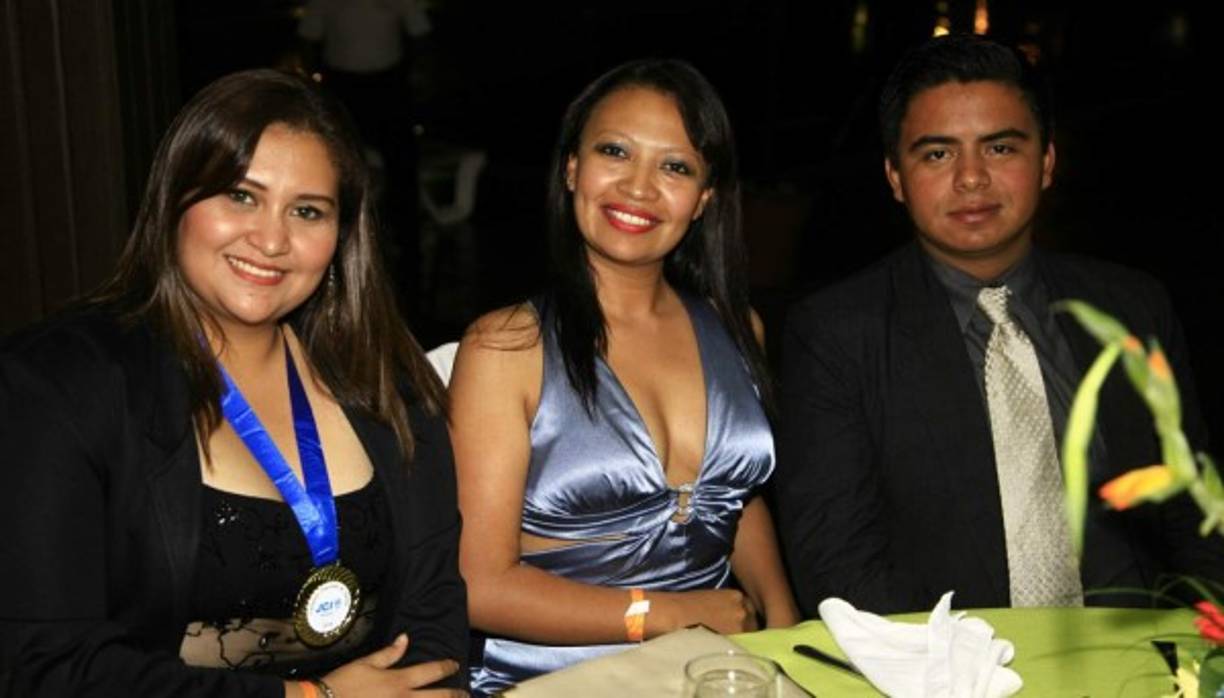 Jessica Melhado, Skarleth Cubas y Edwin Murillo.