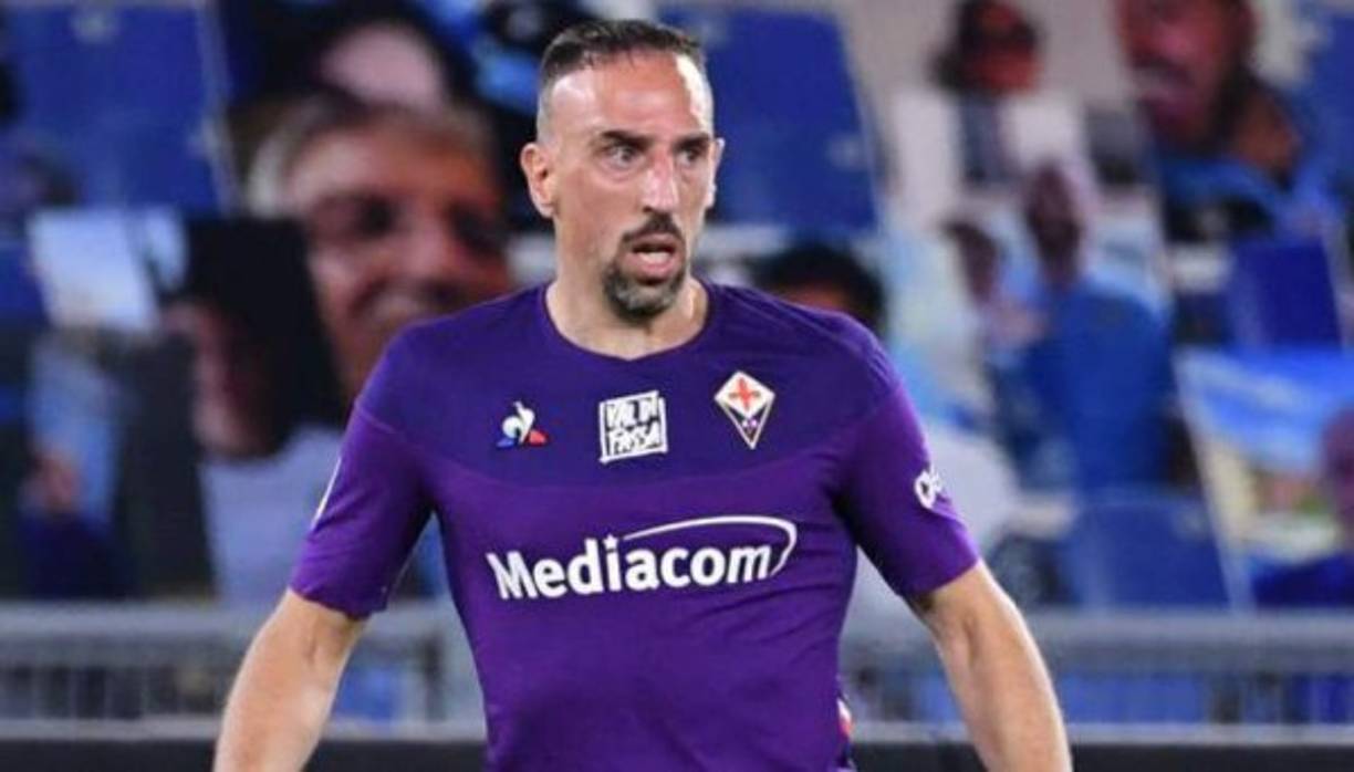 Franck Ribéry todavía no tiene intención de anunciar su retirada del fútbol. El volante francés, es agente libre tras no renovar con la Fiorentina. Se menciona que el Monaco podría ser su nuevo destino. Foto AFP.