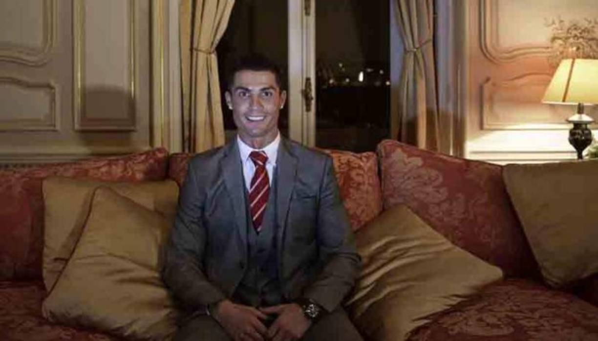 Hablar de Cristiano Ronaldo es referirse a uno de los mejores futbolistas de la histora. El crack luso también lleva una vida de lujo desenfrenado llena de coches, yates, aviones privados, mansiones inmensas y amigos famosos.