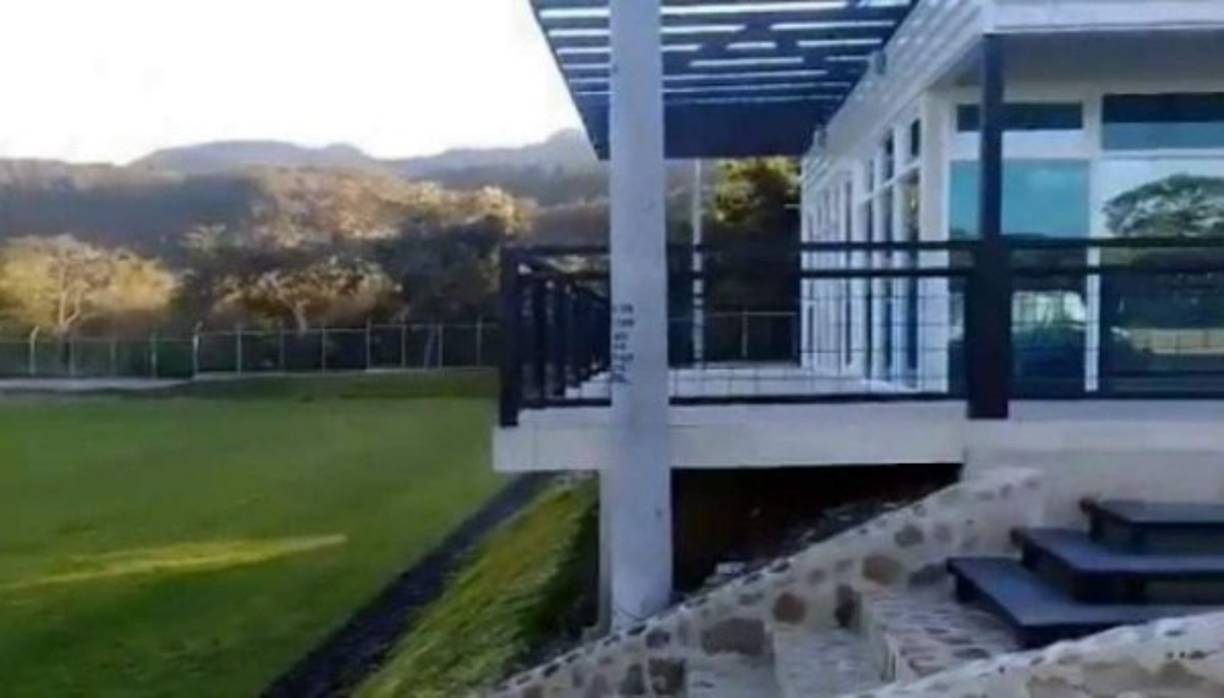 Tene un edificio en forma de L donde estarán ubicadas las oficinas administrativas del club, además allí estará el despacho del cuerpo técnico, una sala de conferencias para preparar los partidos con video y toda la tecnología y una sala de prensa para los medios de comunicación.