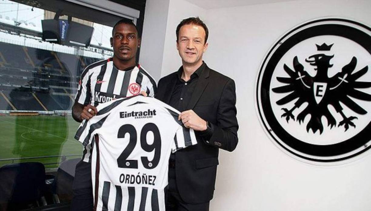 El Eintracht de Frankfurt de Alemania ha incorporado al defensa colombiano Andersson Ordóñez. El futbolista tiene 22 años, procede del Barcelona de Guayaquil y firma hasta 2020.