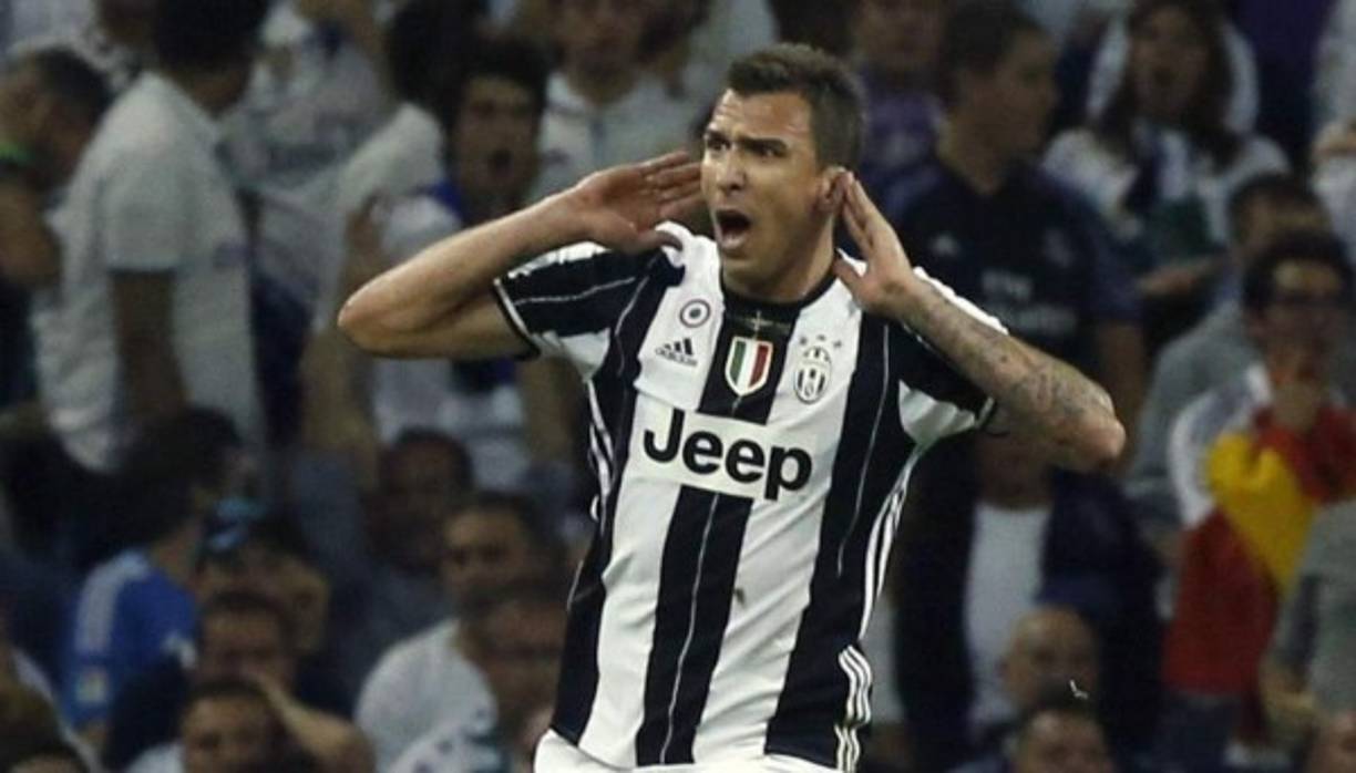 El manager general de la Juventus ha deslizado, en una entrevista en Radio RAI, que el futuro de Mario Mandzukic podría estar lejos de Turín. El máximo responsable del área deportiva ha confesado que están contentos con el rendimiento del croata pero 'no sabemos si quiere continuar con su experiencia con nosotros'.