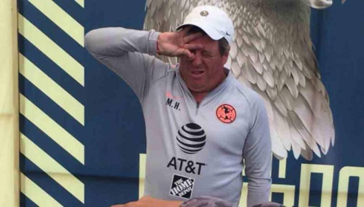 El entrenador Miguel Herrera del América de México quiso hacer el Dele Alli Challenge pero no pudo.