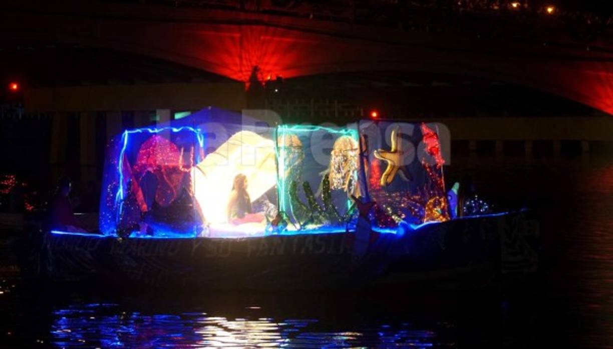 Las góndolas tenían motivos alusivos a la riqueza de la bahia de Puerto Cortés.