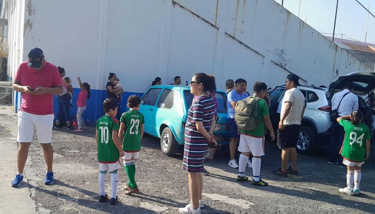 Vestidos con la camiseta de México y los colores de otros clubes, estos chicos la pasaron a lo grande junto a los jugadores de la Selección de Honduras en el estadio Mariano Matamoros.