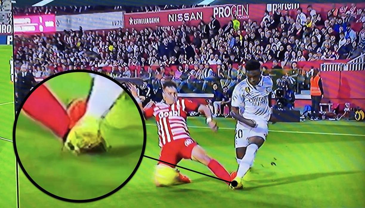Vinicius recibió esta dura entrada en la primera parte del partido, pero el árbitro no pitó ni falta.