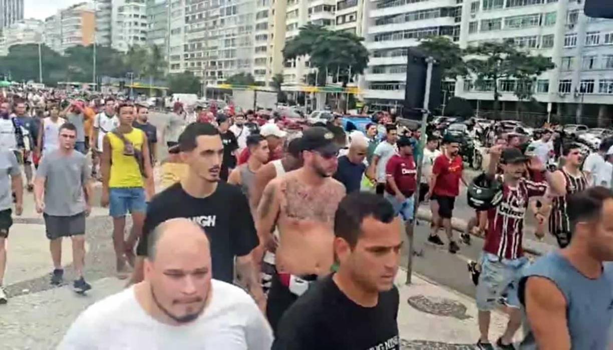 Los barristas del Fluminense robaron pertenencias a los hinchas de Boca como dinero, carteras y otros objetos.