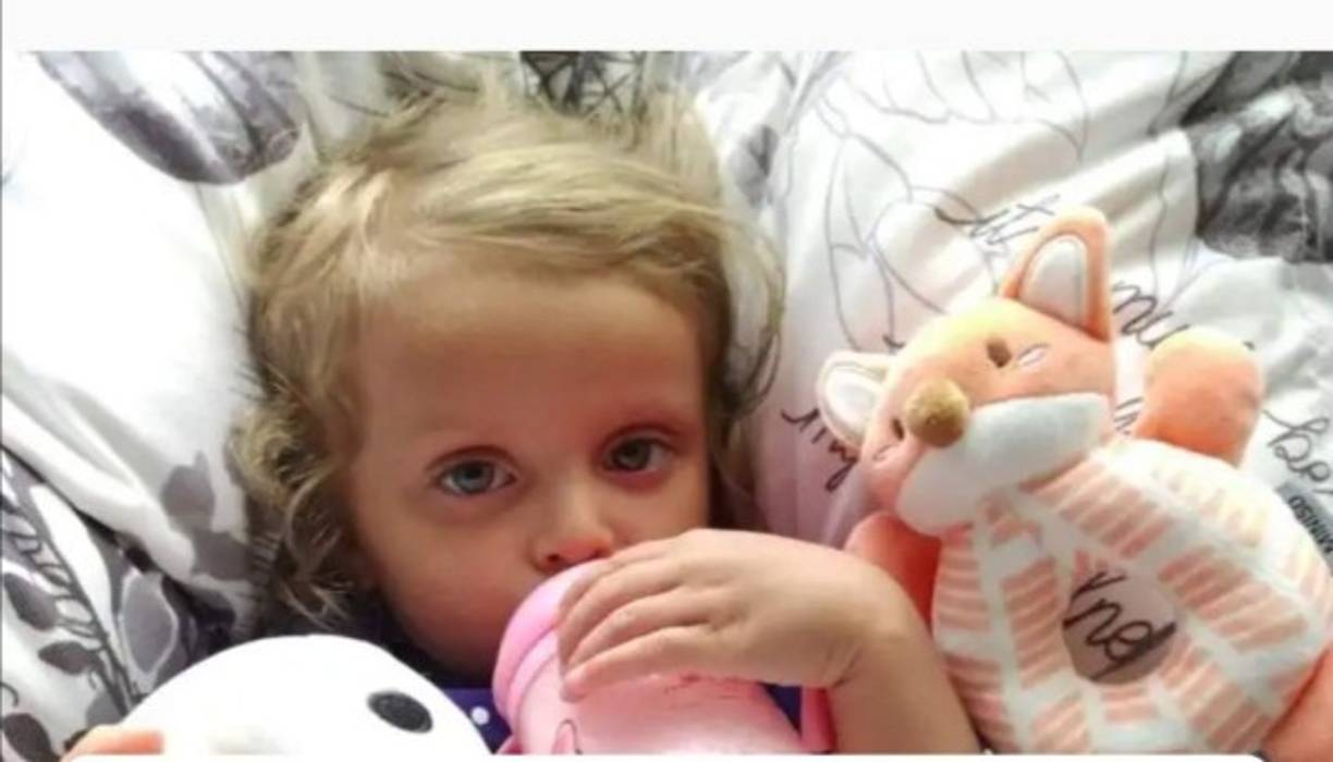 Se puso cita con Xiomara para contarle lo que sabía de su sobrina. Se encontraron sobre la avenida Primero de Mayo. Marisela le dijo que su hermana estaba ejerciendo el trabajo sexual, que le daba el dinero a Nilson y que Sara Sofía había estado enferma. Lloraba mucho, dormía poco y no comía bien. <br/>