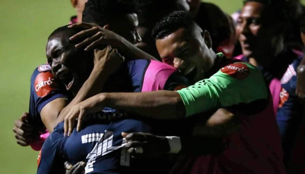 Rubilio Castillo estuvo al borde de las lágrimas celebrando al final del partido la clasificación a la final de la Liga Concacaf.