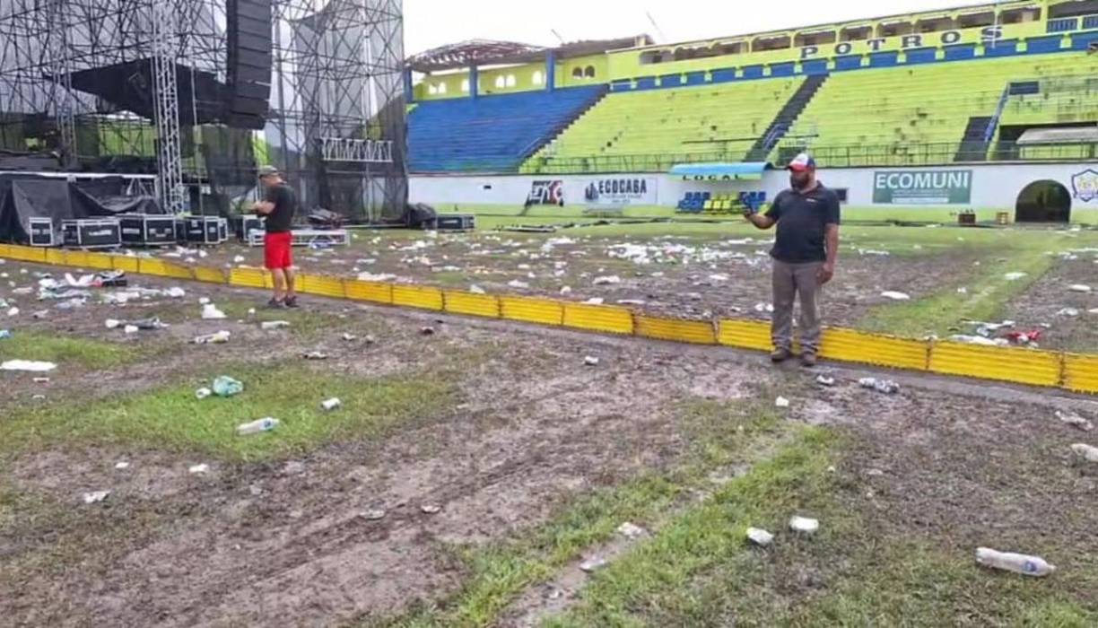 “El campo lo tenemos previsto que se puede recuperar tal vez en dos meses porque hay que sembrar todo eso, hay que cambiarlo”, anuncian los encargados del estadio Juan Ramón Brevé Vargas.