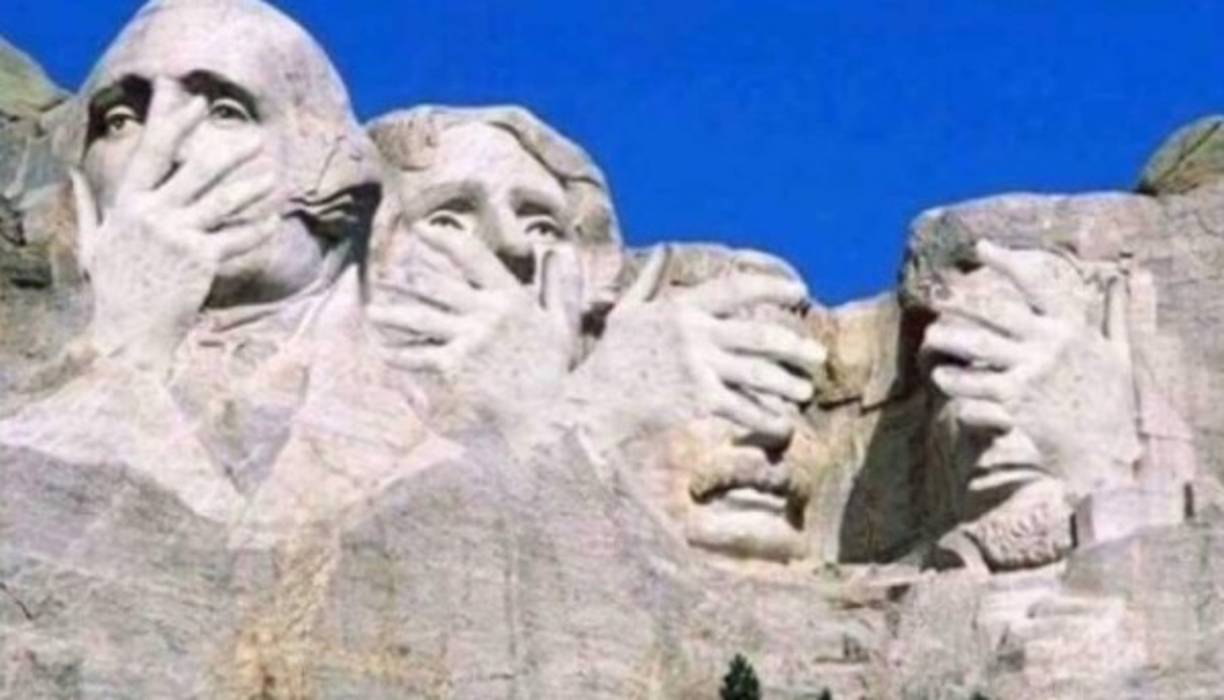 El Monumento Nacional Monte Rushmore ha sufrido unos ligeros cambios, según este meme.
